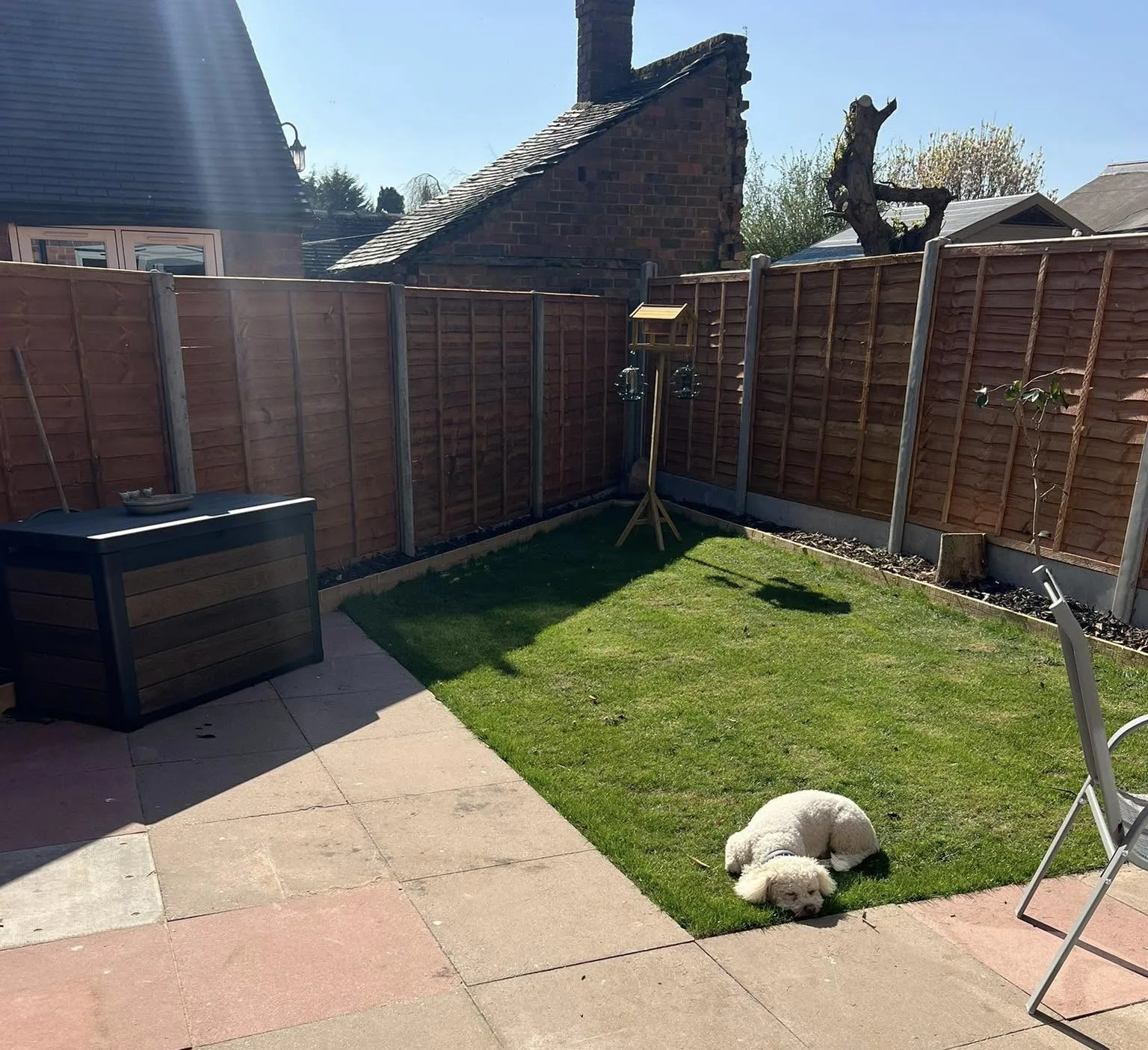 Garden and exterior of Bowling Green Cottage